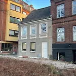 아파트 Charming Townhouse In Citycenter Townhouse - Free Parking *